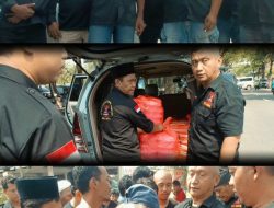 GRIB JAYA  DPC Jombang, Gelar Aksi “Jum,at Berkah” Bagikan ratusan Nasi kotak di Alun-alun Jombang JATIM.