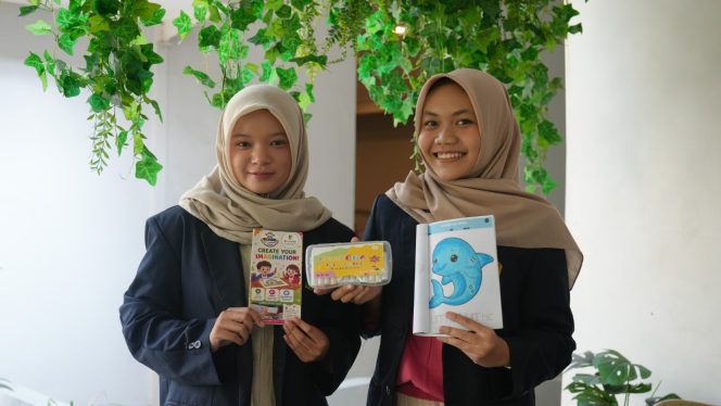Sulap Lilin Lebah Jadi Krayon Food Grade, Crayona FKM UNEJ Tembus Penjualan Ratusan Paket Lewat P2MW
